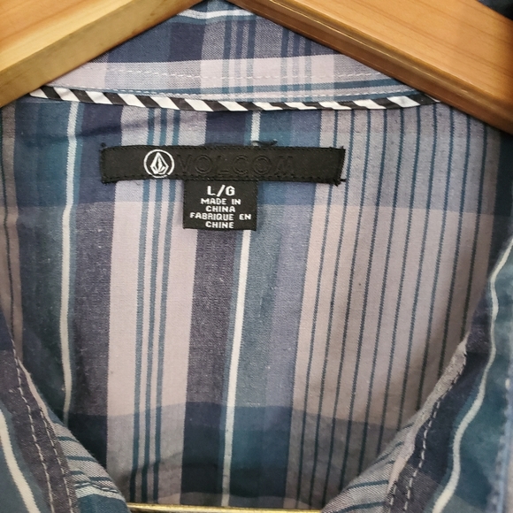 Men's Plaid Volcom Button Down Shirt - Picture 3 of 5